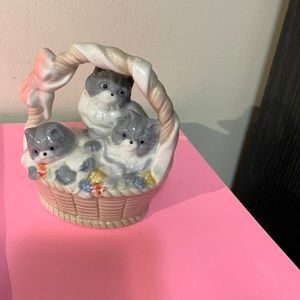Vintage decor ornament cat with her kittens in basket adorable 5”
